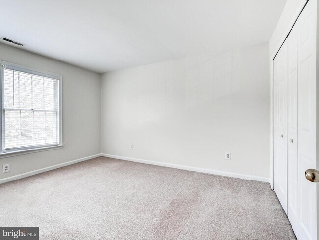 Building Photo - 29 Tenby Ct