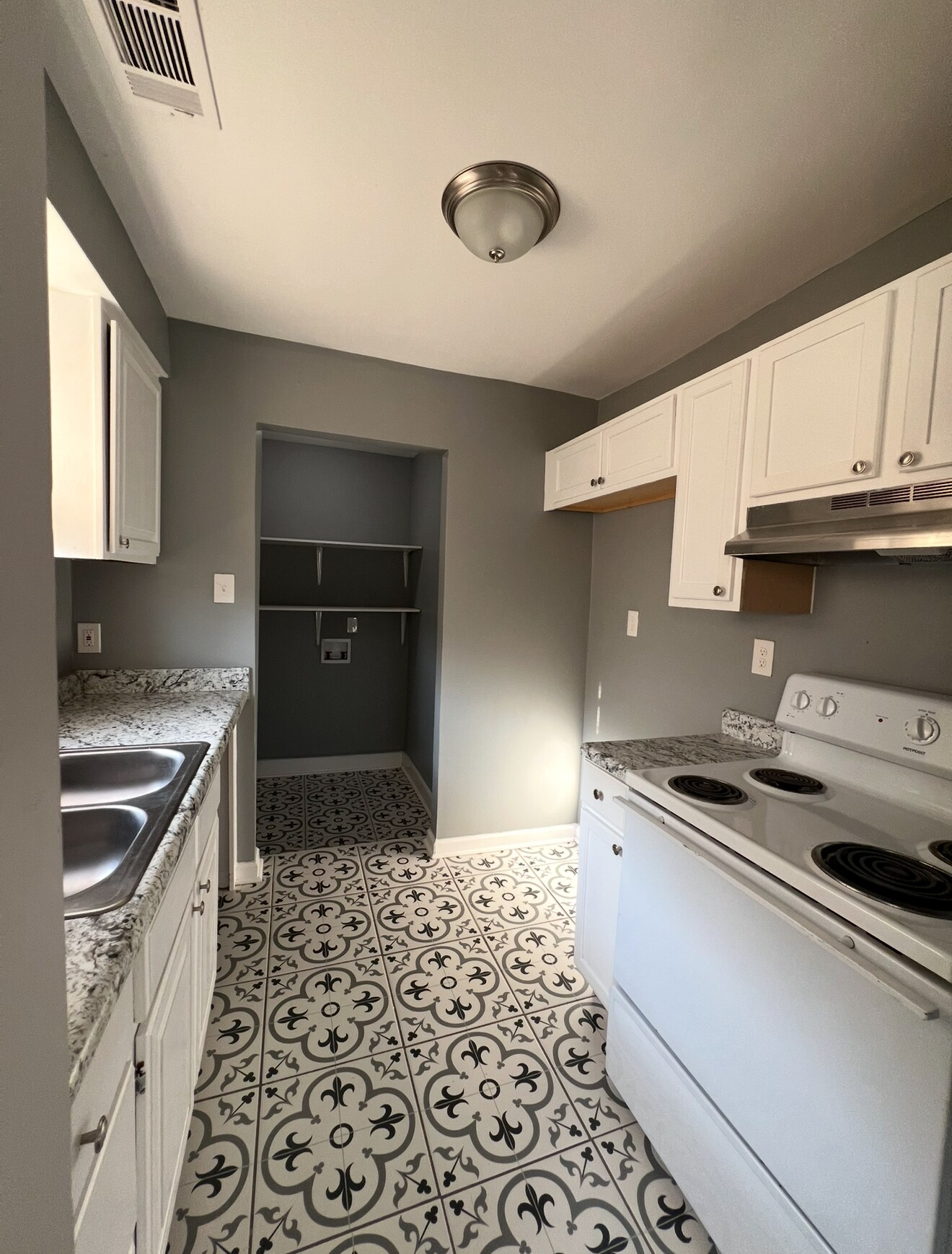 Building Photo - 3148 Highland Park Pl