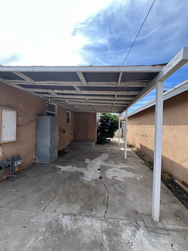 Building Photo - 2114 Brundage Ln