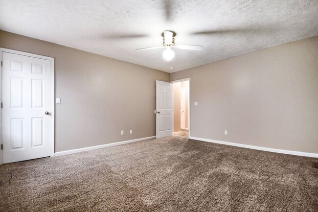 Building Photo - Pet Friendly Two Bedroom!