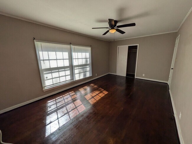 Building Photo - 3230 Maplewood Ln