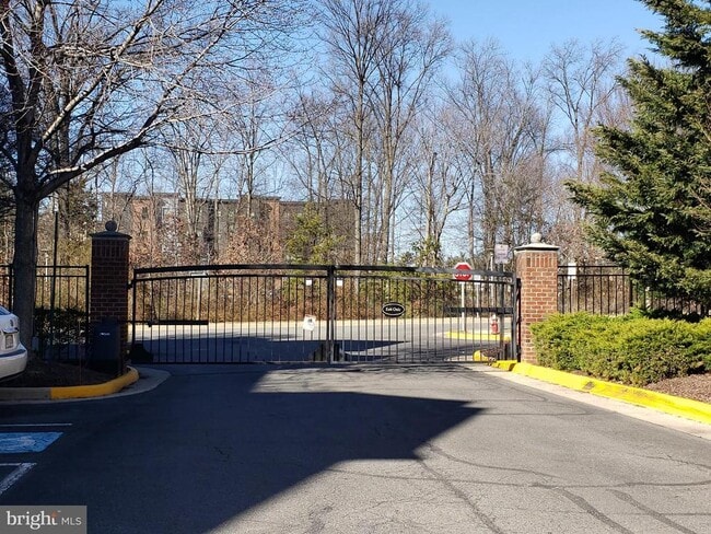 Building Photo - 12956 Centre Park Cir