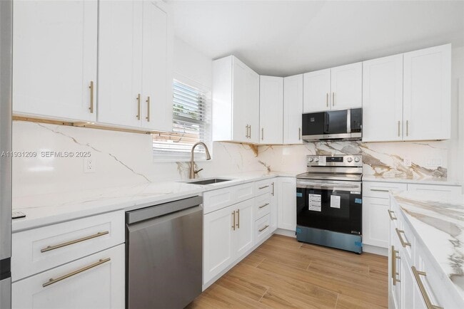 Building Photo - 102 SW 13th Ave