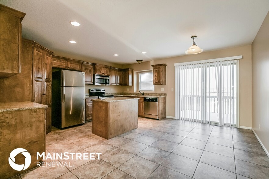 Building Photo - 1605 Fairway Ct