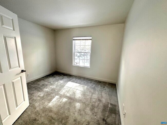 Building Photo - 850 Fountain Ct