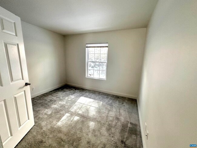 Building Photo - 875 Fountain Ct