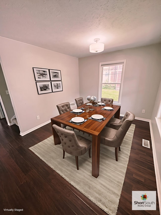 Building Photo - Wealthy St 4 bed 2 bath Single Family Home
