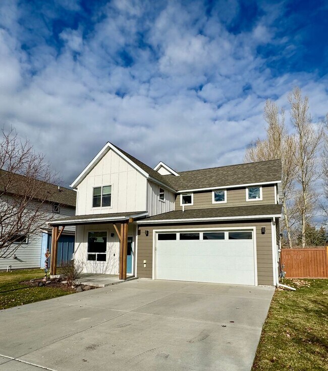 Primary Photo - Chic & Comfortable 3-Bed Home in Bozeman’s King Arthur Park