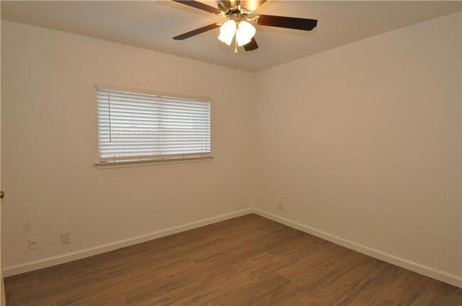 Building Photo - 1116 Porterfield Dr