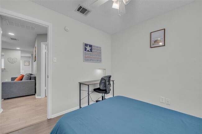 Building Photo - 1507 Hollow Tree Blvd