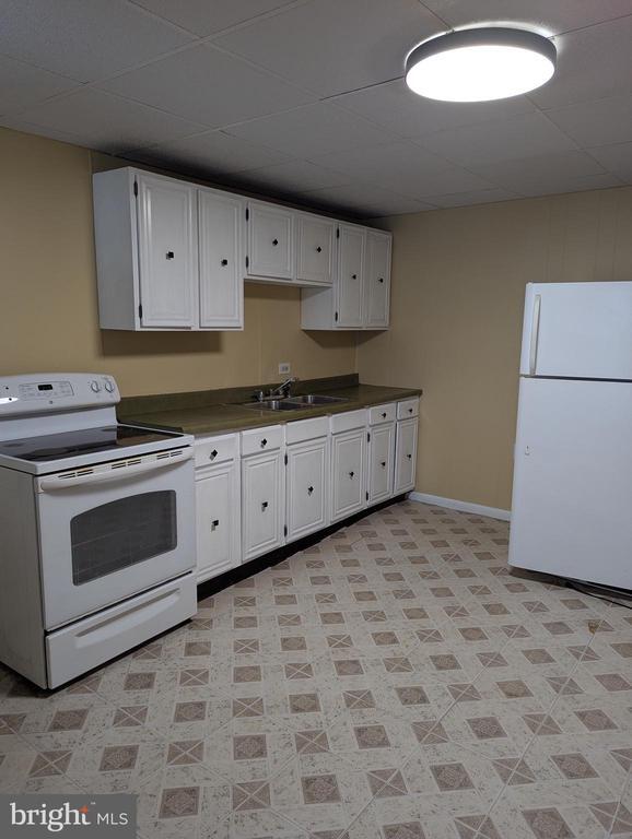 Building Photo - 204 N Nice St