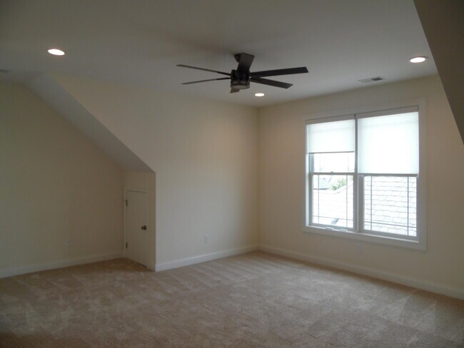 Building Photo - 2331 Coroneo Ln