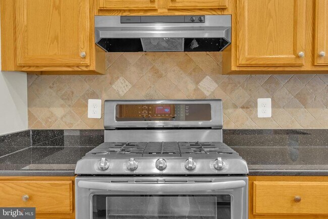 Building Photo - 46855 Willowood Pl