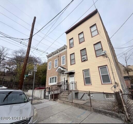 Building Photo - 40 Westervelt Pl