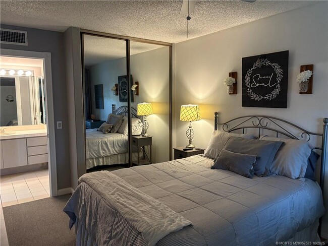 Building Photo - 3566 SW Sunset Trace Cir