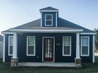 Building Photo - 890 W Cato Springs Rd