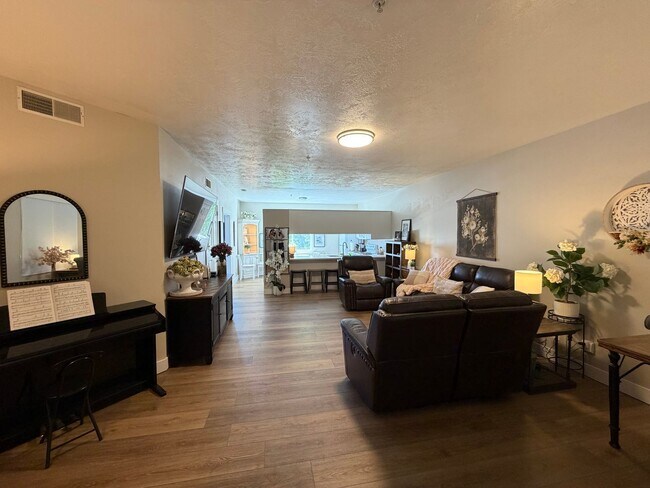Building Photo - Charming 55+ Condo with Indoor Pool & Mountain Views in American Fork