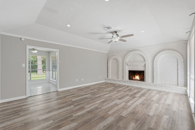 Building Photo - 25611 Timberlane Dr
