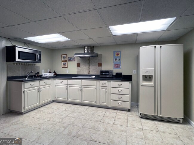 Building Photo - 3550 River Trace Dr