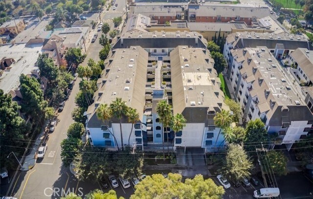 Building Photo - 720 W 4th St