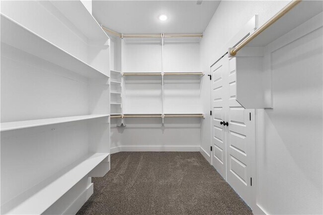 Building Photo - 800 Lewis St