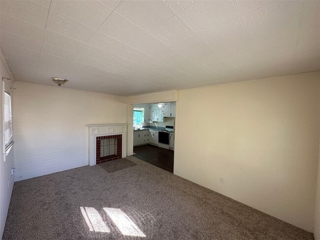 Building Photo - 1021 Roselawn Way