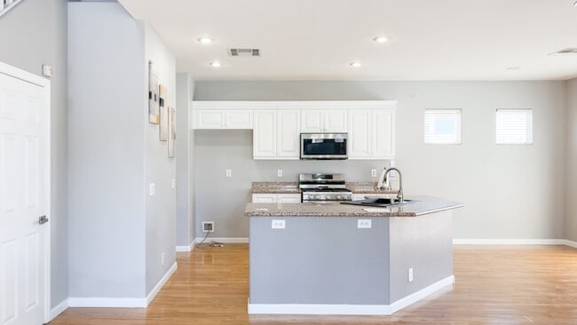 Building Photo - 3610 Pinnate Dr