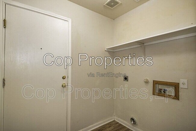 Building Photo - 8510 Trumpet Cir