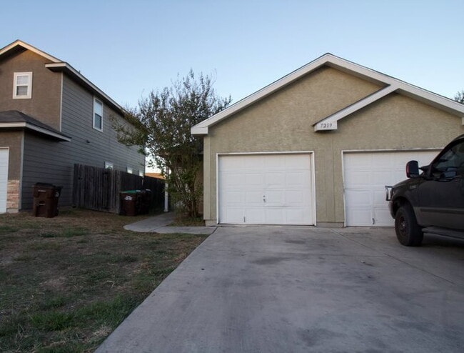 Building Photo - 7219 Golf Way