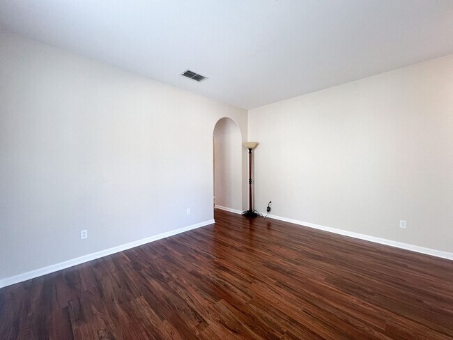 Building Photo - West Sacramento Gem with 3 Bedrooms & 2 Ba...