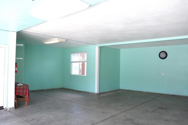 Building Photo - 2346 E Early Ave