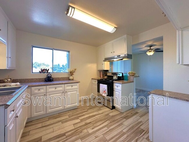 Building Photo - 25532 1/4 Oak St.