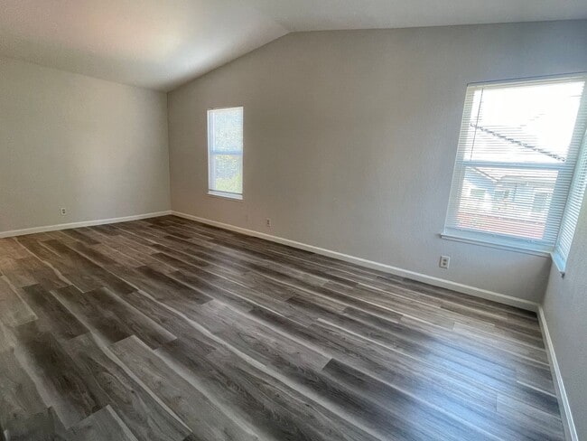Building Photo - 2700 Bluebell Cir