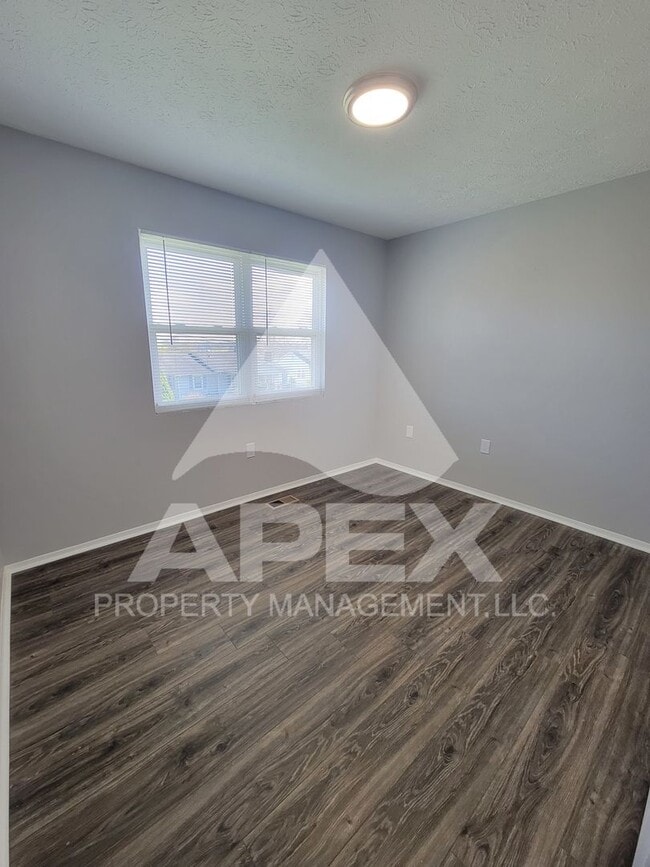 Building Photo - Renovated - 2 Bd 1 Ba Single Family home in North Knox close to downtown!