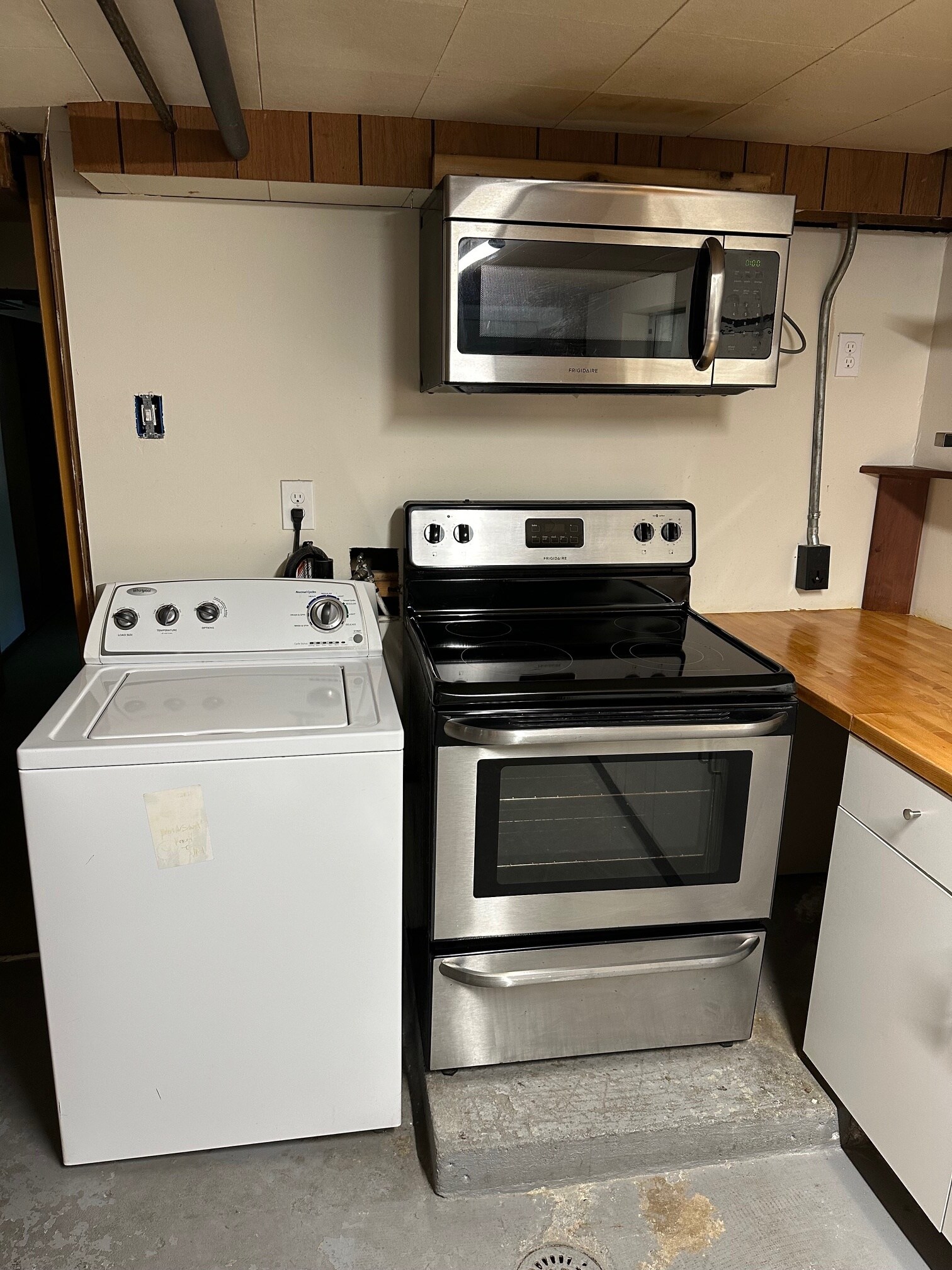 Building Photo - 2302 Willow Creek Dr