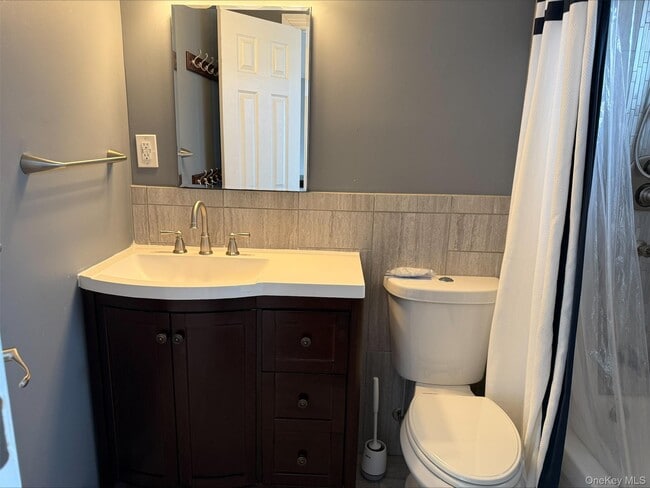 Building Photo - 36 W Saltaire Rd