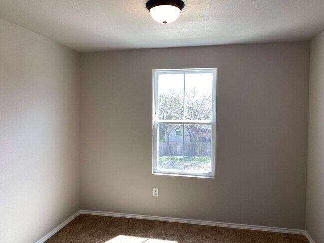 Building Photo - Welcome home to 4110 Swan's Landing #401!