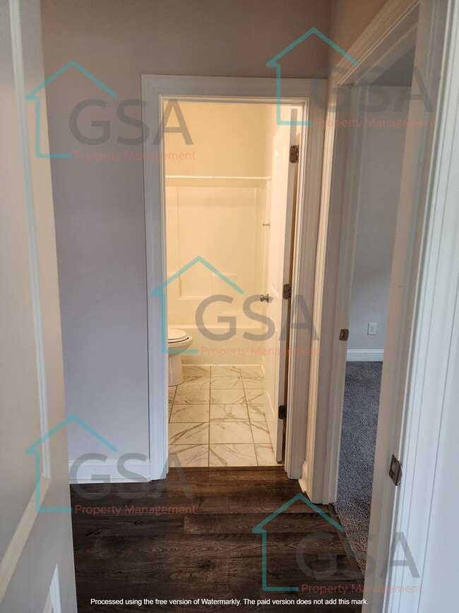 Building Photo - 3 Bedroom Home Available!