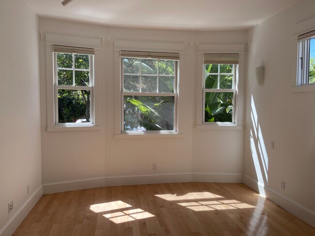 Bedroom bay widows with lush view - 3918 Webster St