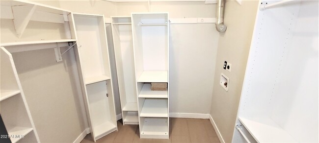 Building Photo - 3741 N Ladera Cir