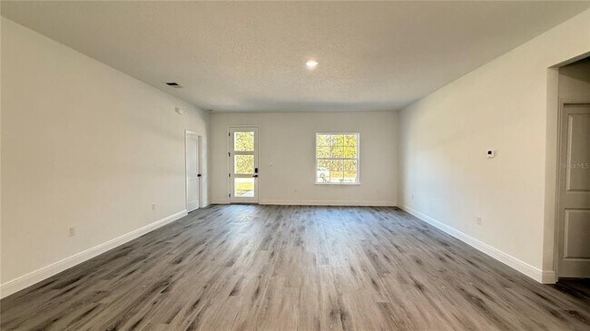 Building Photo - 7432 N Cricket Dr