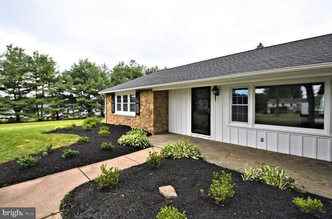 Building Photo - 205 Maple Ave