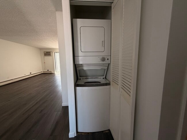 Building Photo - 149 S Gregory St