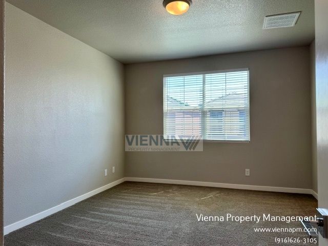 Building Photo - 3303 Hummingbird Ct