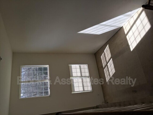 Building Photo - 120 Willow Ridge Dr