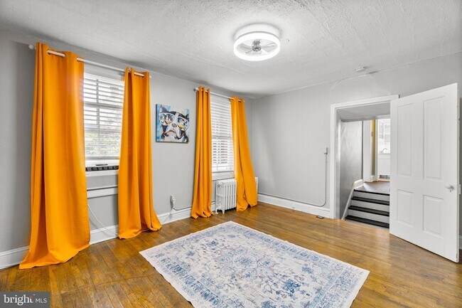 Building Photo - 15 E 4th St