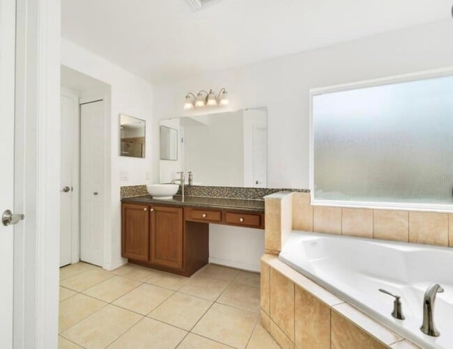 Building Photo - 1708 Clubhouse Cove