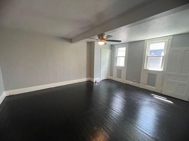 Building Photo - Updated 2 bedroom house for rent in the South Side !