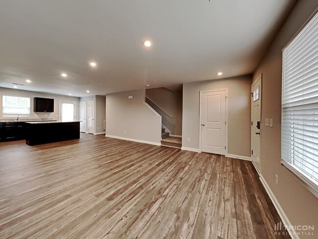 Building Photo - 979 Sequoia Dr