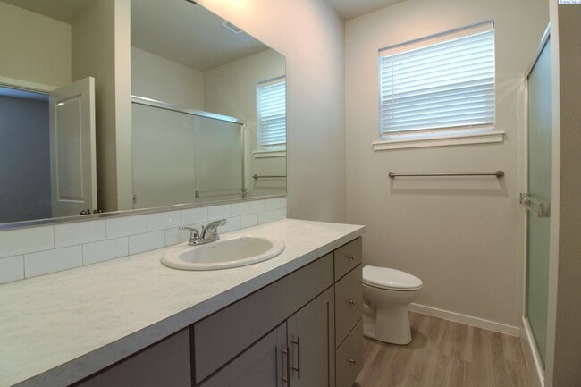 Building Photo - 3 Bed/2 Bath Townhouse in West Pasco!